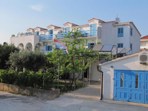 Apartments Jadranka - 200m from sea, Sućuraj